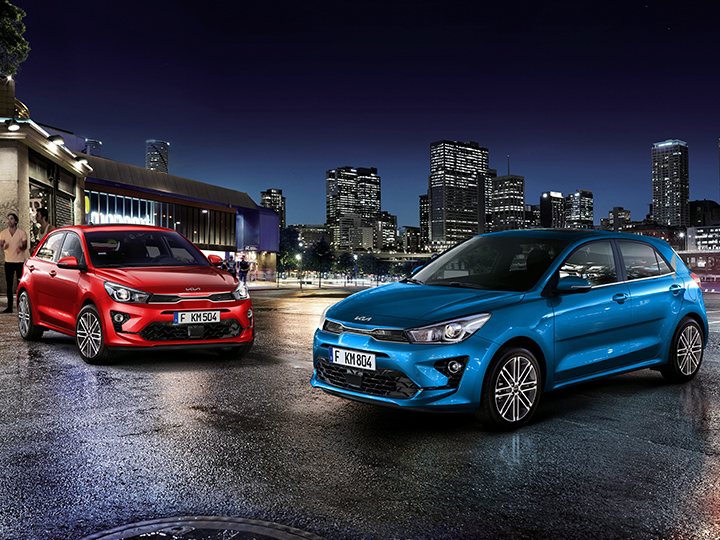 Kia Rio, Aussenansicht, rot und blau